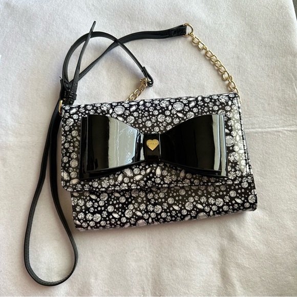 Betsey Johnson Handbags - Betsey Johnson Patent Crossbody Bag
